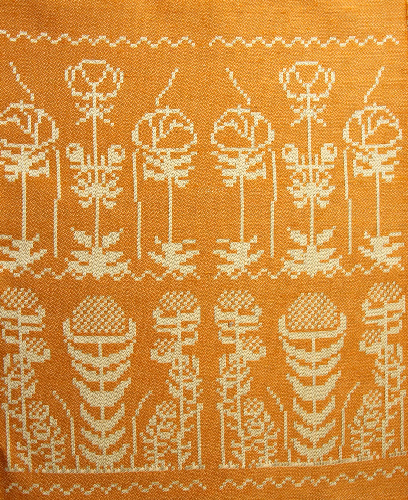 Tischdecke. Muster: Trollblume & Rosenwurz